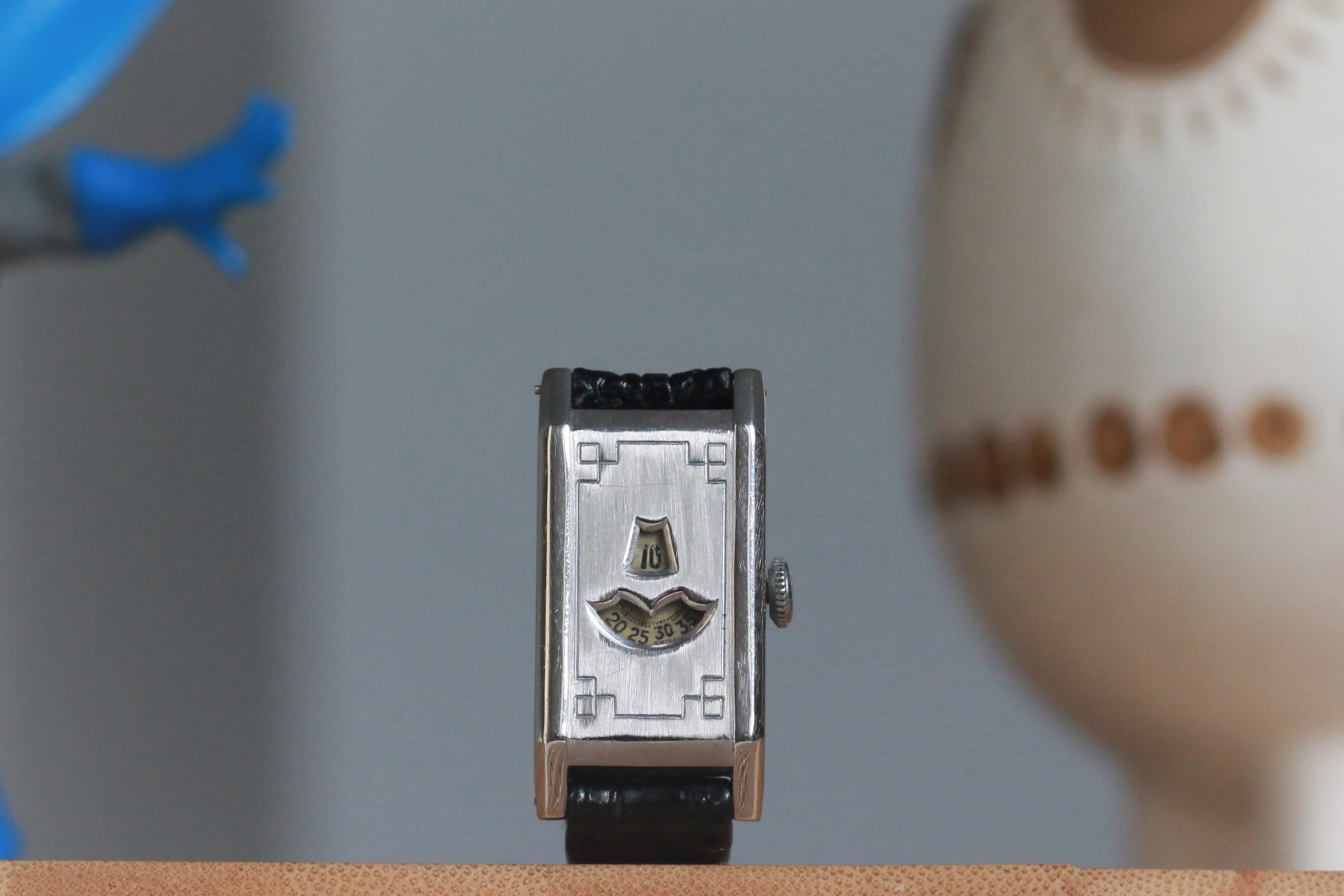 Unbranded 1930s Vintage Jumping Hour